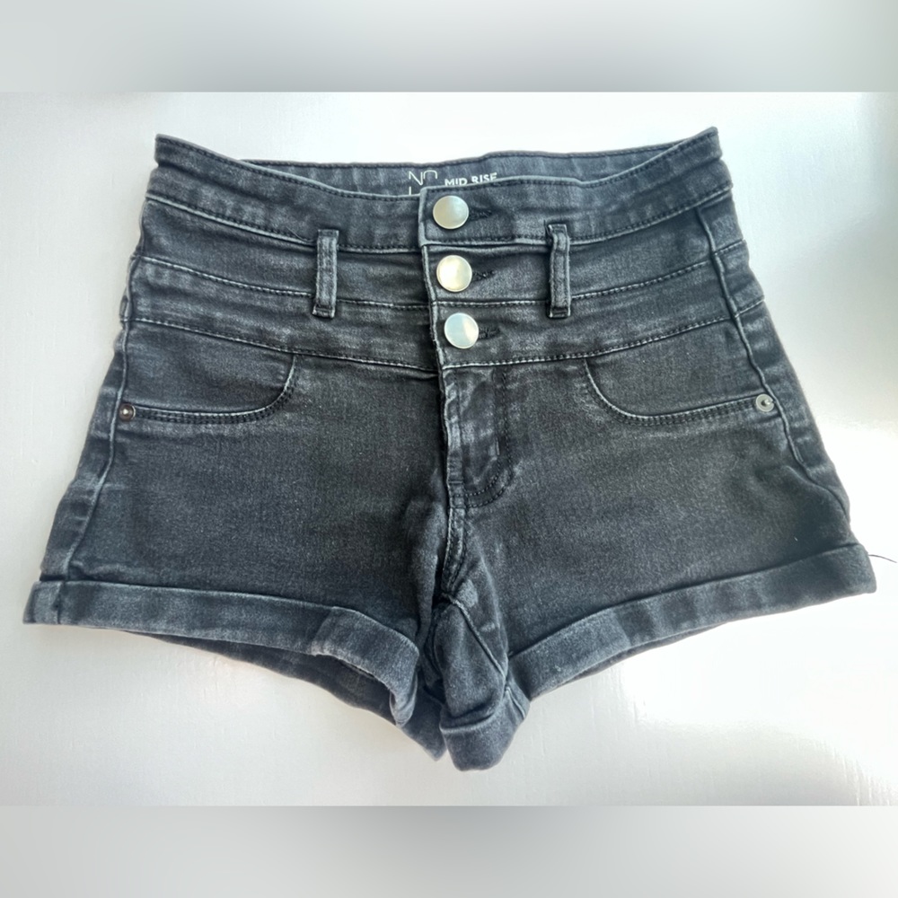 No Boundaries Mid Rise Black Jean Shorts Junior Size 3